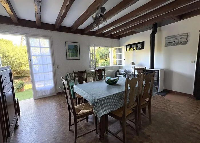 Au Calme Avec Grand Jardin, Proche Commerces - Fr-1-736-67 *