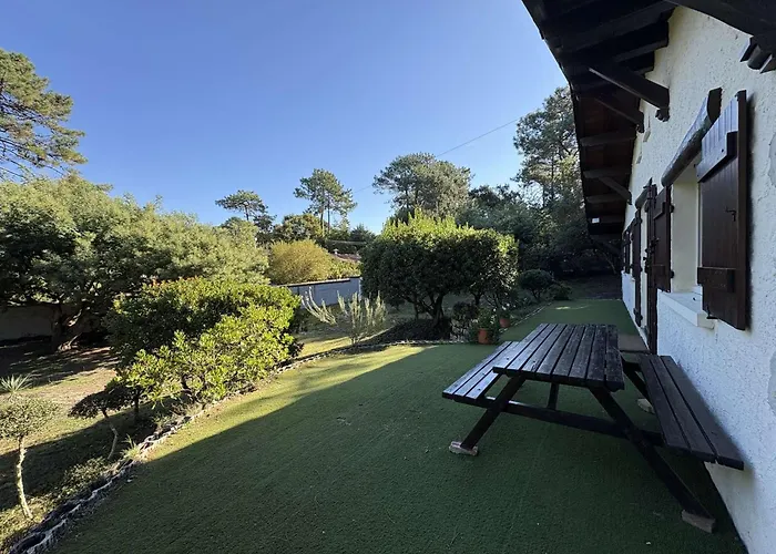 Villa Au Calme Avec Grand Jardin, Proche Commerces - Fr-1-736-67 *